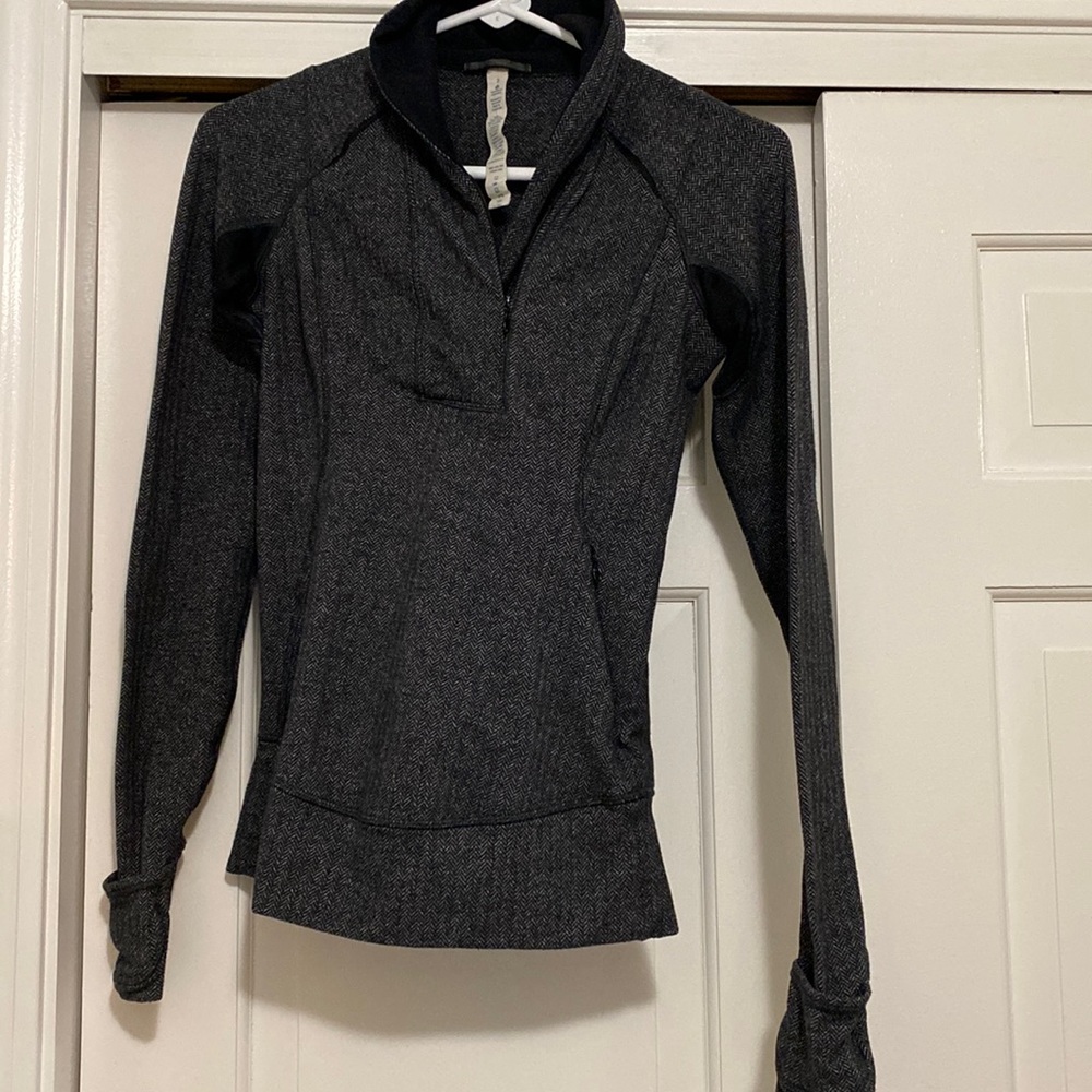 Lululemon running top